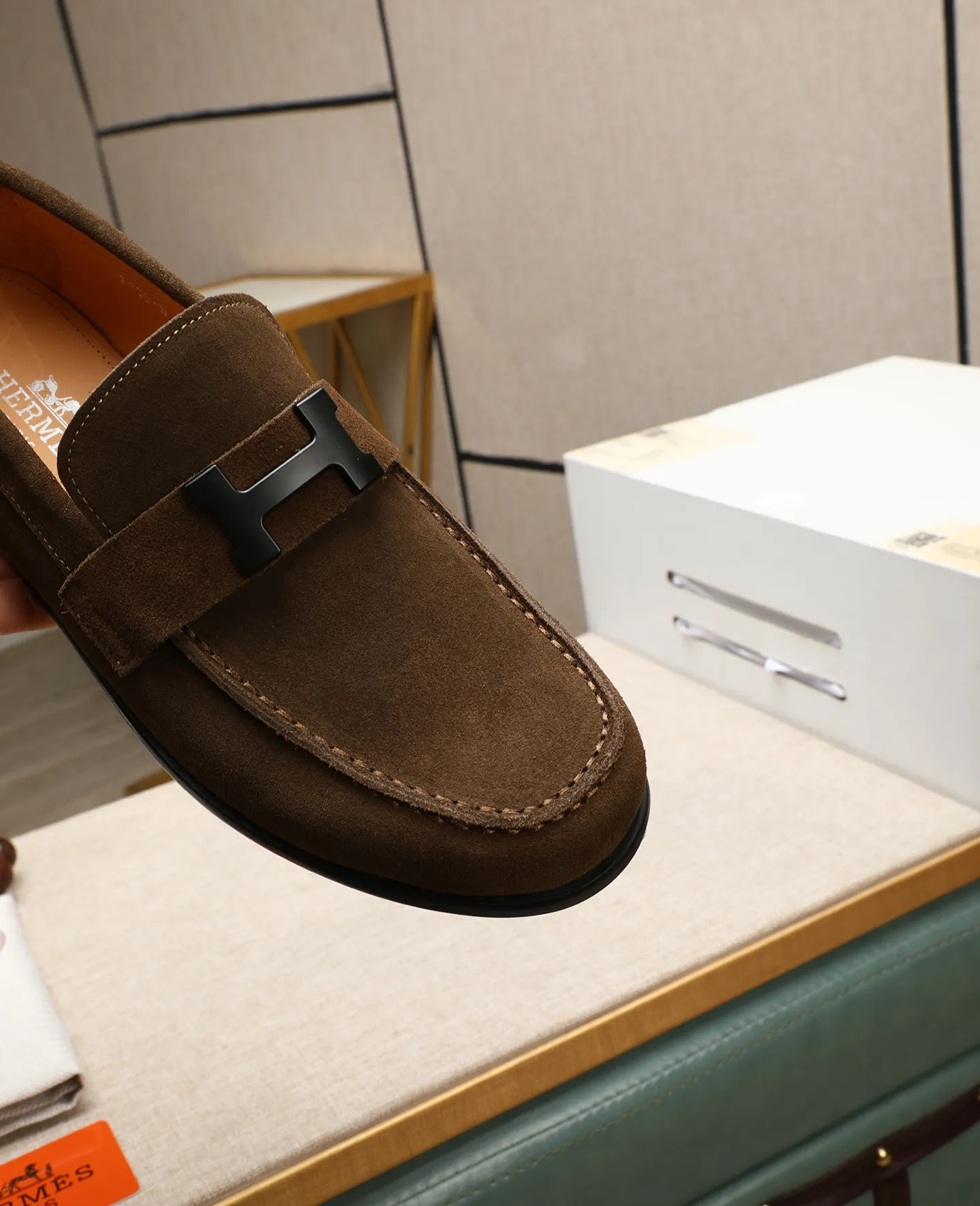 Men's shoes 💰620 Original quality Brand: Hermès Standard code: Men's code: 39.40.41.42.43.44 (38.45. Customized) Grade: Same style as the official website Original quality Material: Original cowhide Original breathable cowhide lining Original outsole Style category: Men's fashionable casual leather shoes Color: Actual picture
